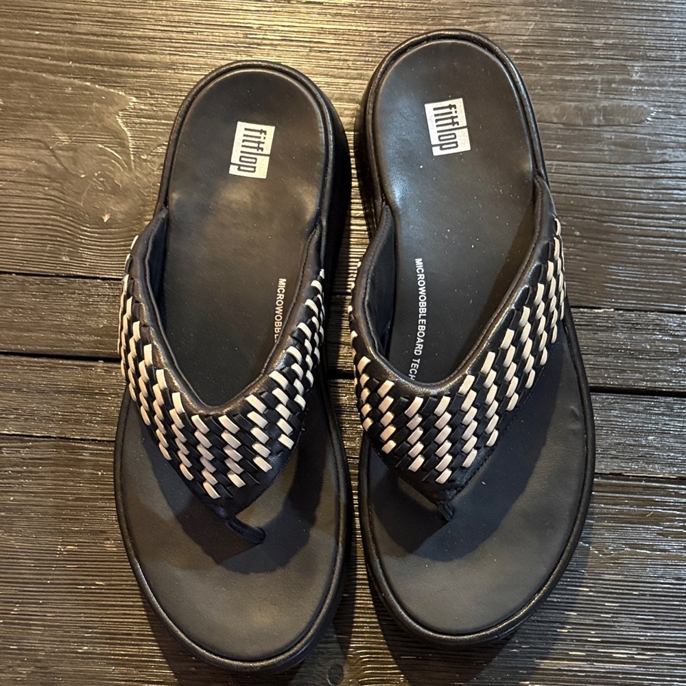 FitFlop Monochrome Woven Sandals - Picture 3 of 5